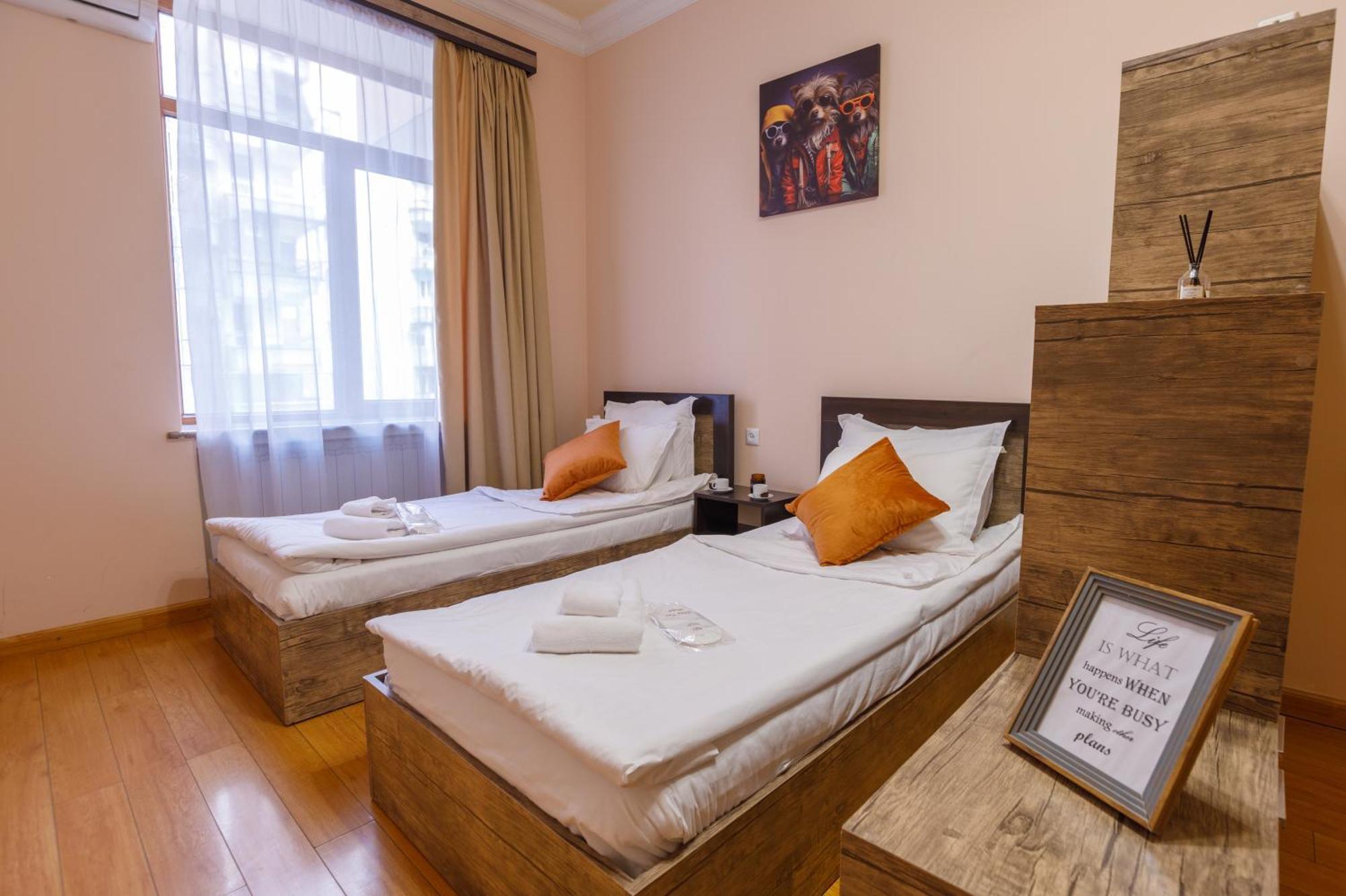 Stay Inn Apartments At Yekmalyan Street เยเรวาน ภายนอก รูปภาพ